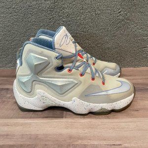 EXCLUSIVE Nike Lebron 13 Christmas 2015 Edition GS Size 7Y 824502 144 SHIPS ASAP